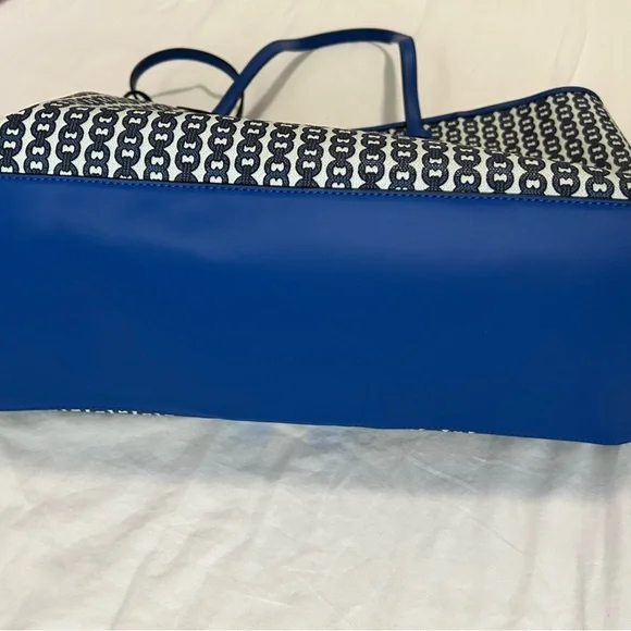 Tory Burch Navy and Cream Patterned Tote - Picture 5 of 9
